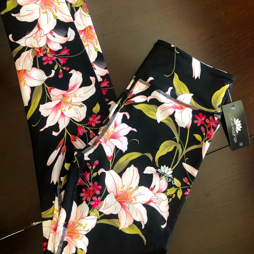 New with tags Floral leggings